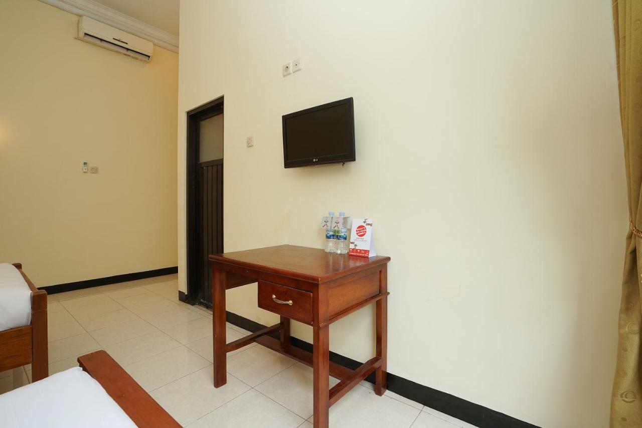 Oyo 587 Penginapan Sinar Harapan Probolinggo Exterior photo